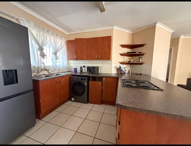 2 BEDROOM APARTMENT FOR SALE IN RUSTENBURG CENTRAL